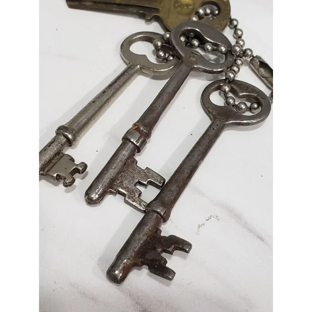 Lot 8 Antique Clover Bow Skeleton Keys Nickel Cabinet Keys 1890s-1920s janitor